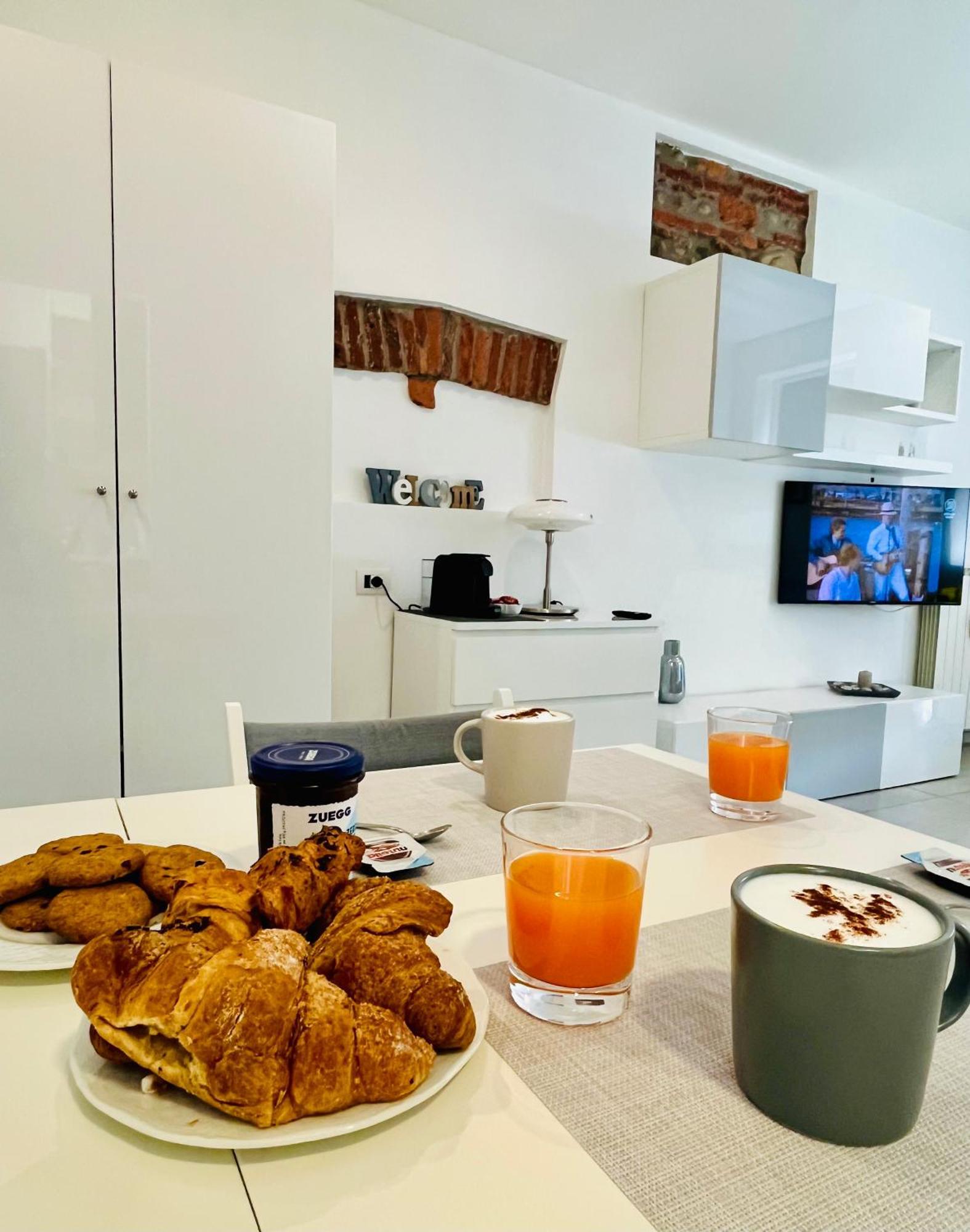 Beddy & Breakfast 2 - Il Cortino Apartment Cesano Maderno Bagian luar foto